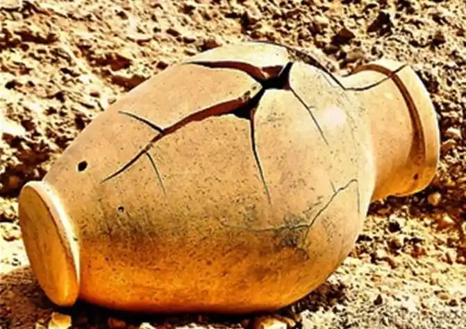 آن سبو بشکست و آن پیمانه ریخت